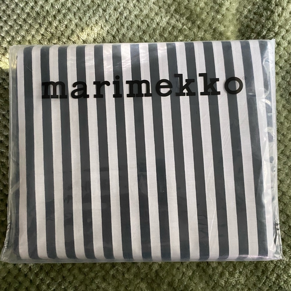 Marimekko Ajo Queen black & white stripe cotton sheet set